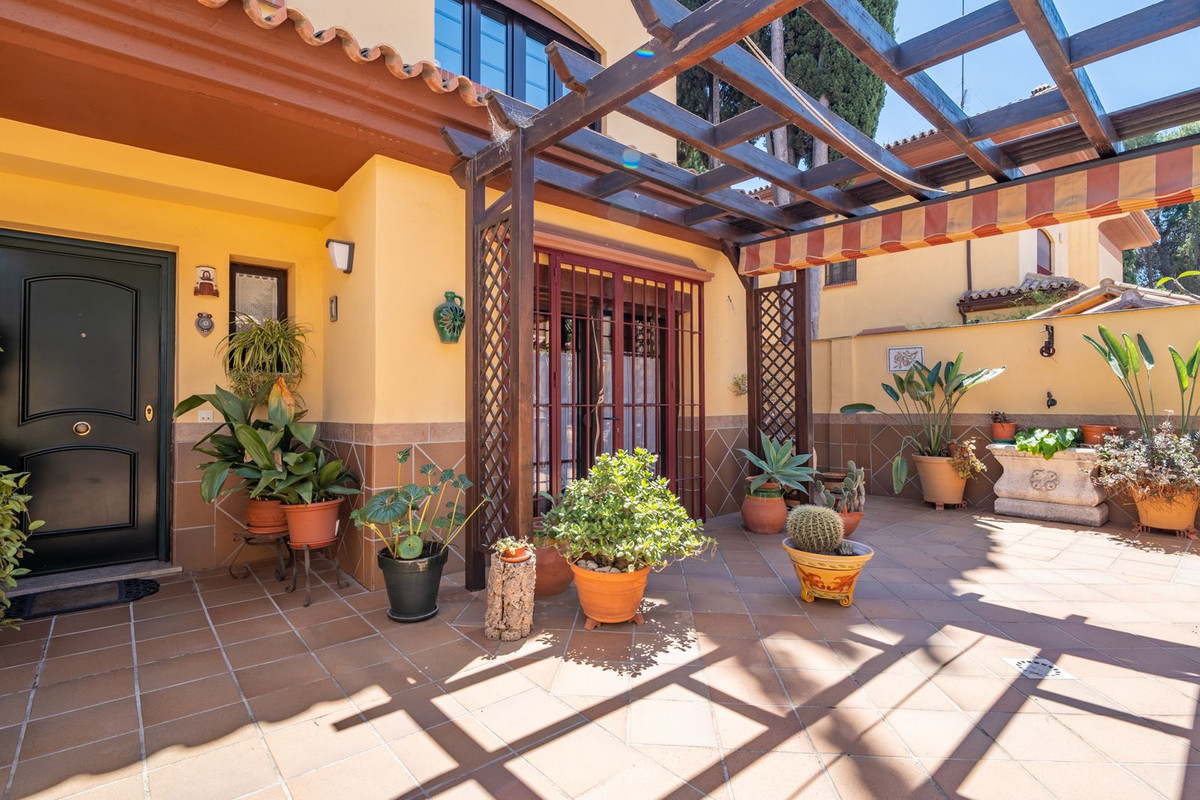 Appartement te koop in Churriana | 4 slaapkamers H5400055