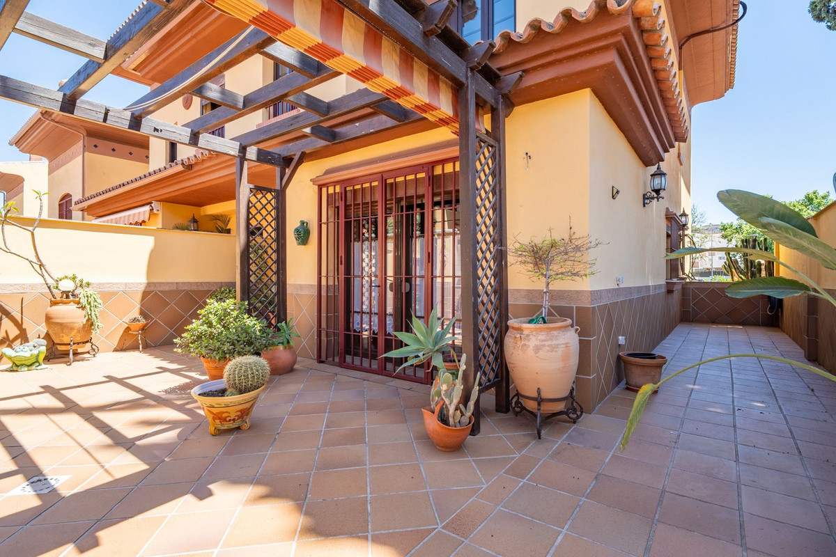 Appartement te koop in Churriana | 4 slaapkamers H5400055