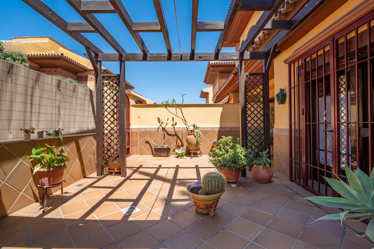 Appartement te koop in Churriana | 4 slaapkamers H5400055