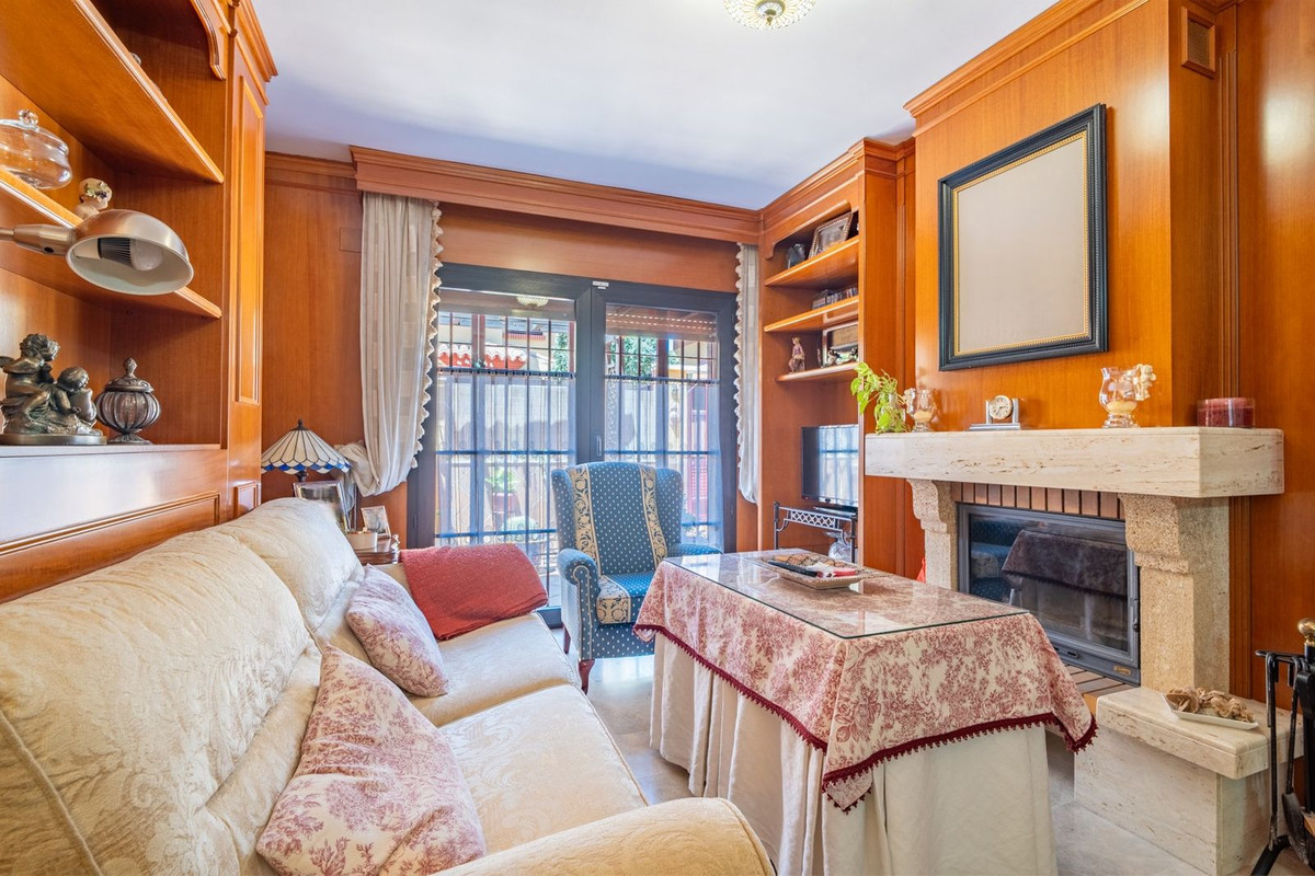 Appartement te koop in Churriana | 4 slaapkamers H5400055