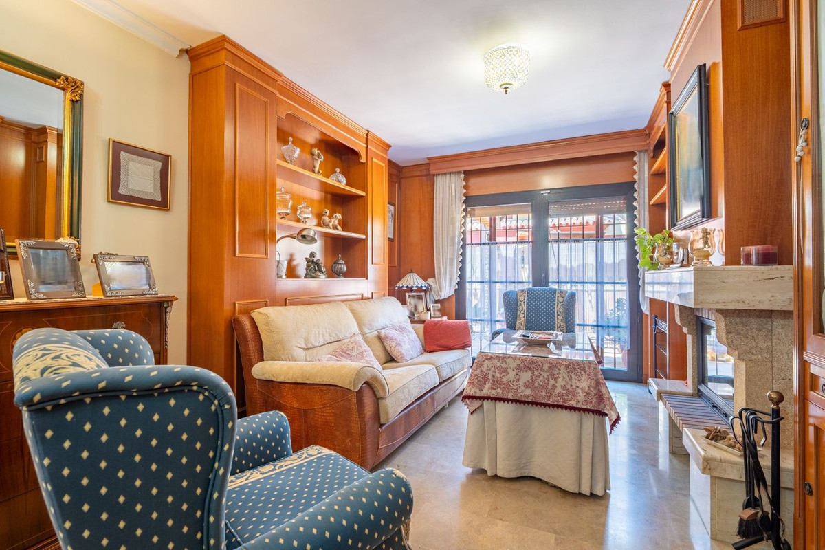 Appartement te koop in Churriana | 4 slaapkamers H5400055