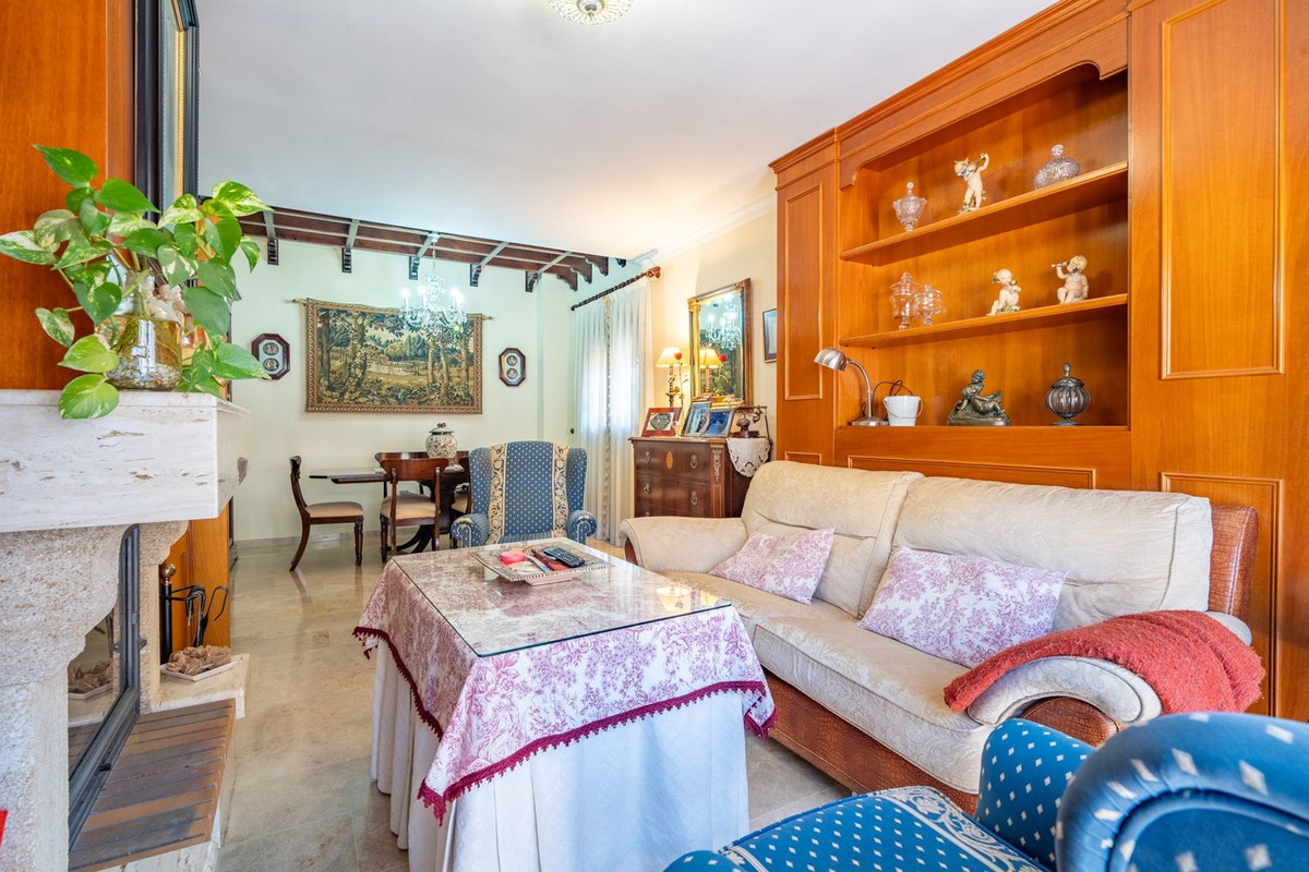 Appartement te koop in Churriana | 4 slaapkamers H5400055