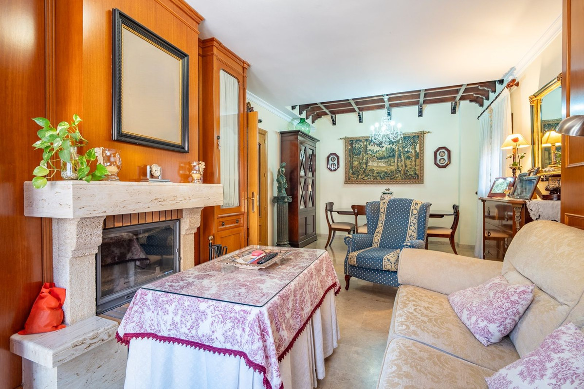 Appartement te koop in Churriana | 4 slaapkamers H5400055