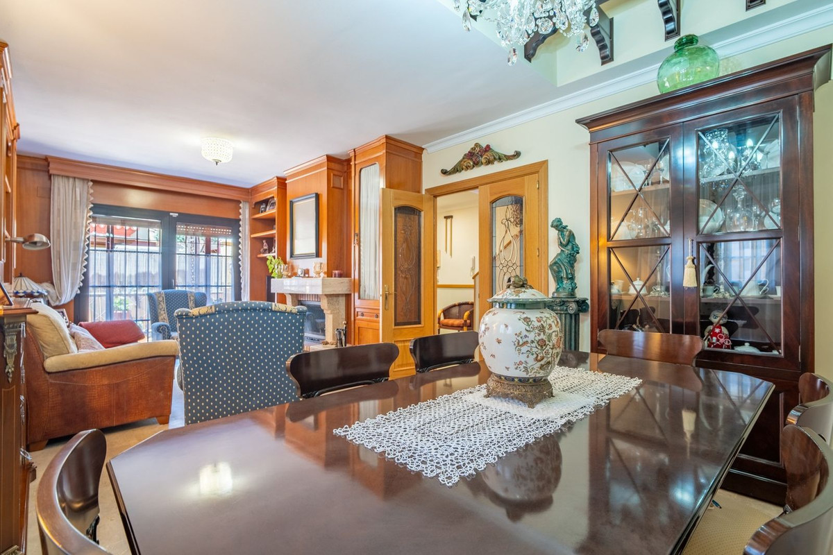 Appartement te koop in Churriana | 4 slaapkamers H5400055