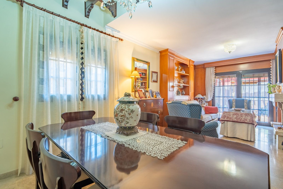 Appartement te koop in Churriana | 4 slaapkamers H5400055