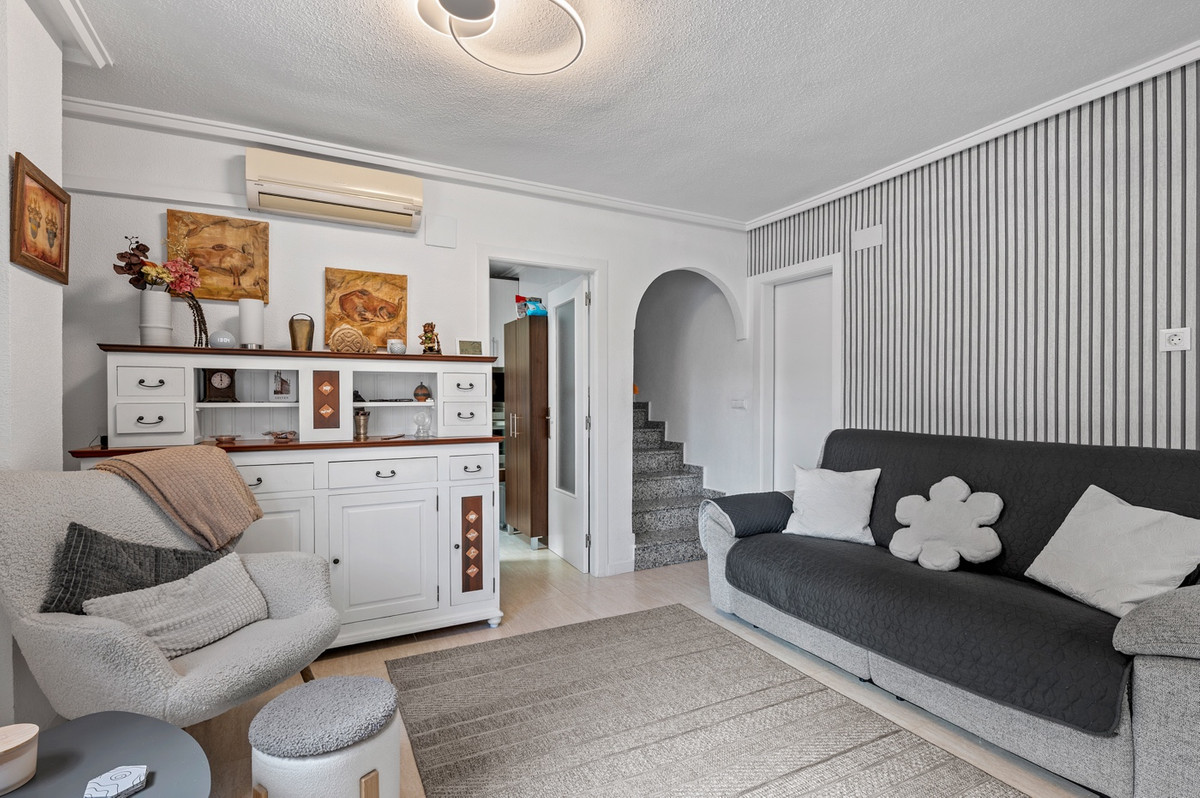 Duplex te koop in Ciudad Quesada | 5 slaapkamers H5304379