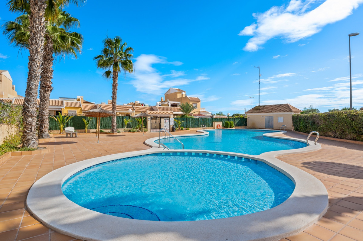 Duplex te koop in Ciudad Quesada | 5 slaapkamers H5304379