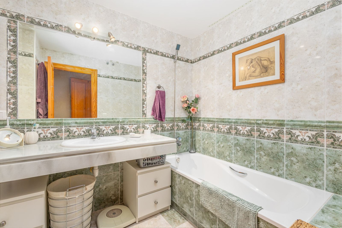 Appartement te koop in Coín | 4 slaapkamers H5394082