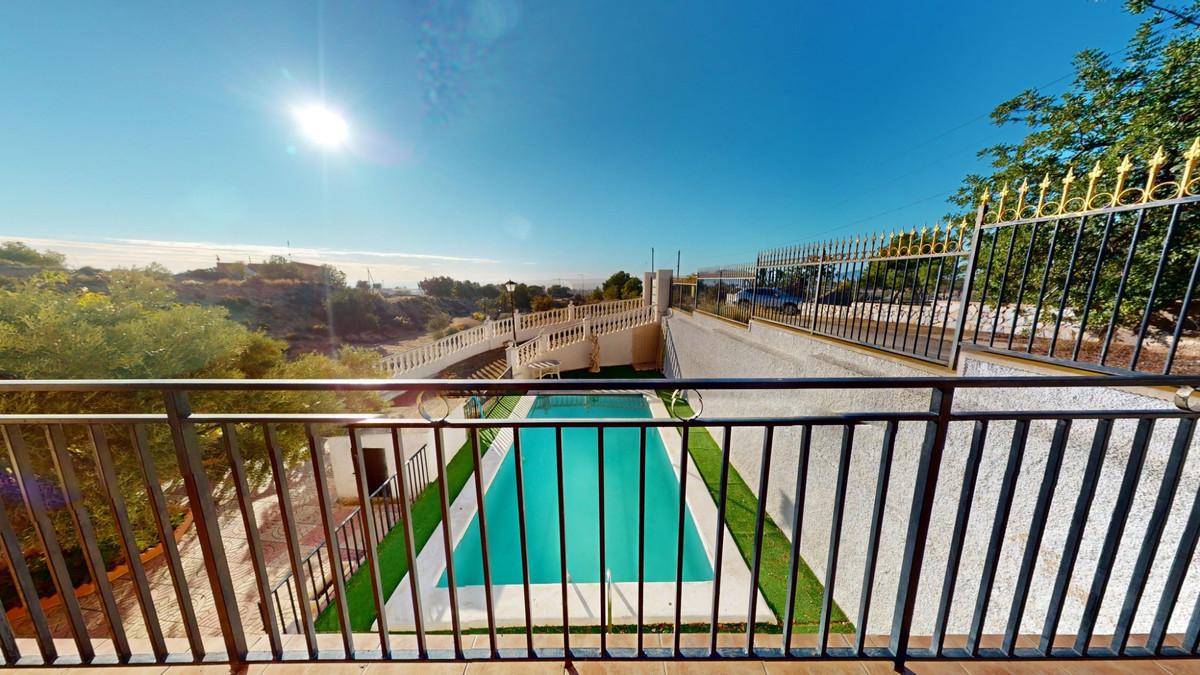 Huis te koop in Crevillent | 4 slaapkamers H5256526