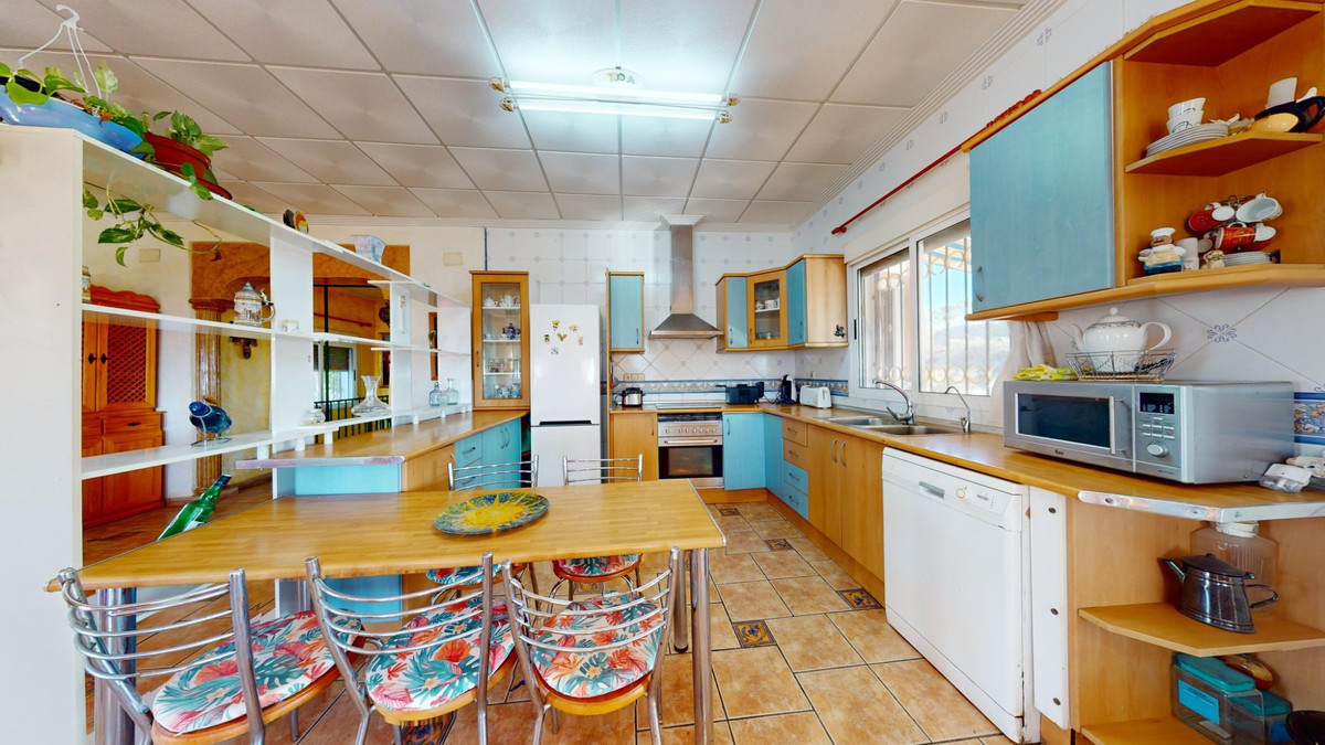 Huis te koop in Crevillent | 4 slaapkamers H5256526