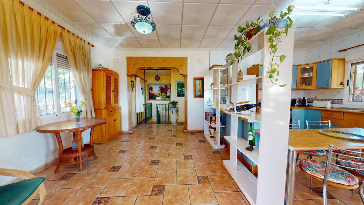 Huis te koop in Crevillent | 4 slaapkamers H5256526