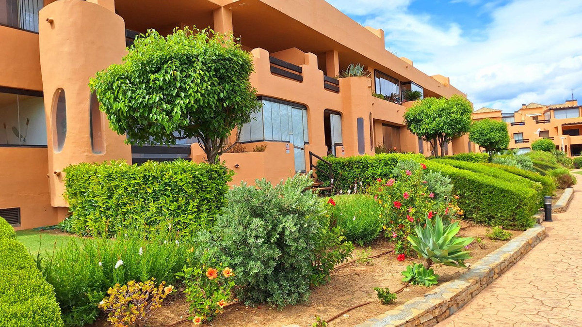 Appartement te koop in Doña Julia | 2 slaapkamers H5057500