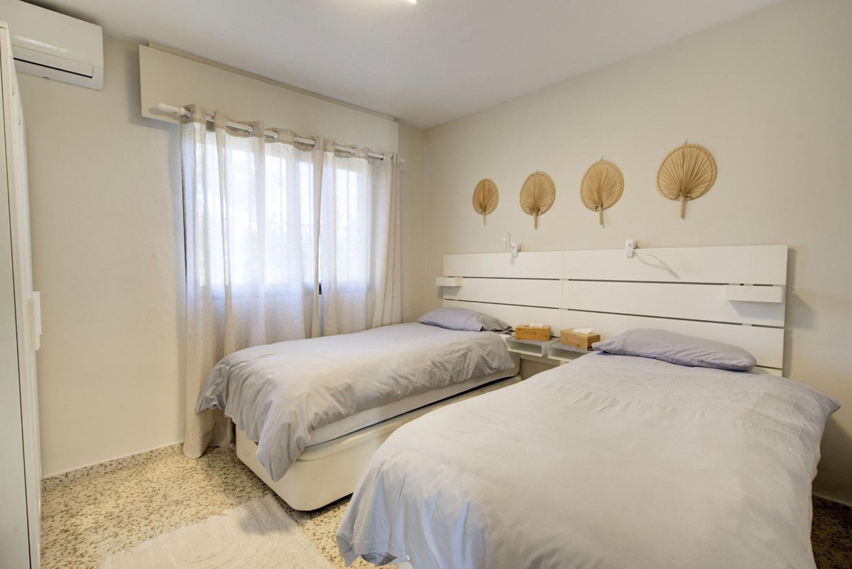 Begane grond appartement in El Chaparral-24