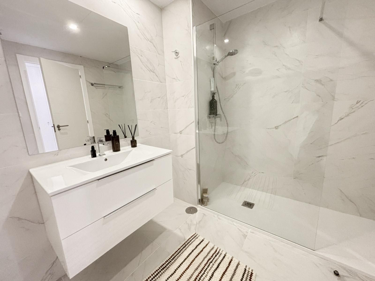 Apartment for sale in El Chaparral | 3 bedrooms H5395036