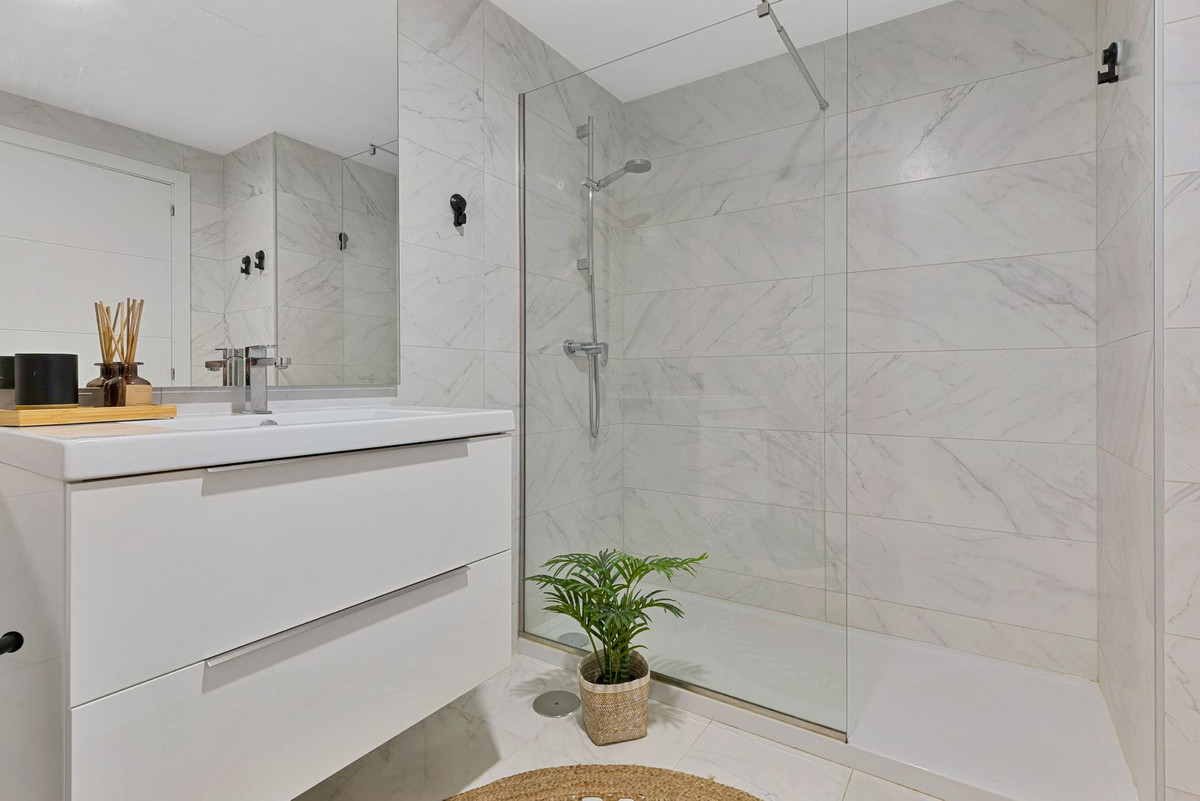 Appartement te koop in El Faro | 3 slaapkamers H5074216
