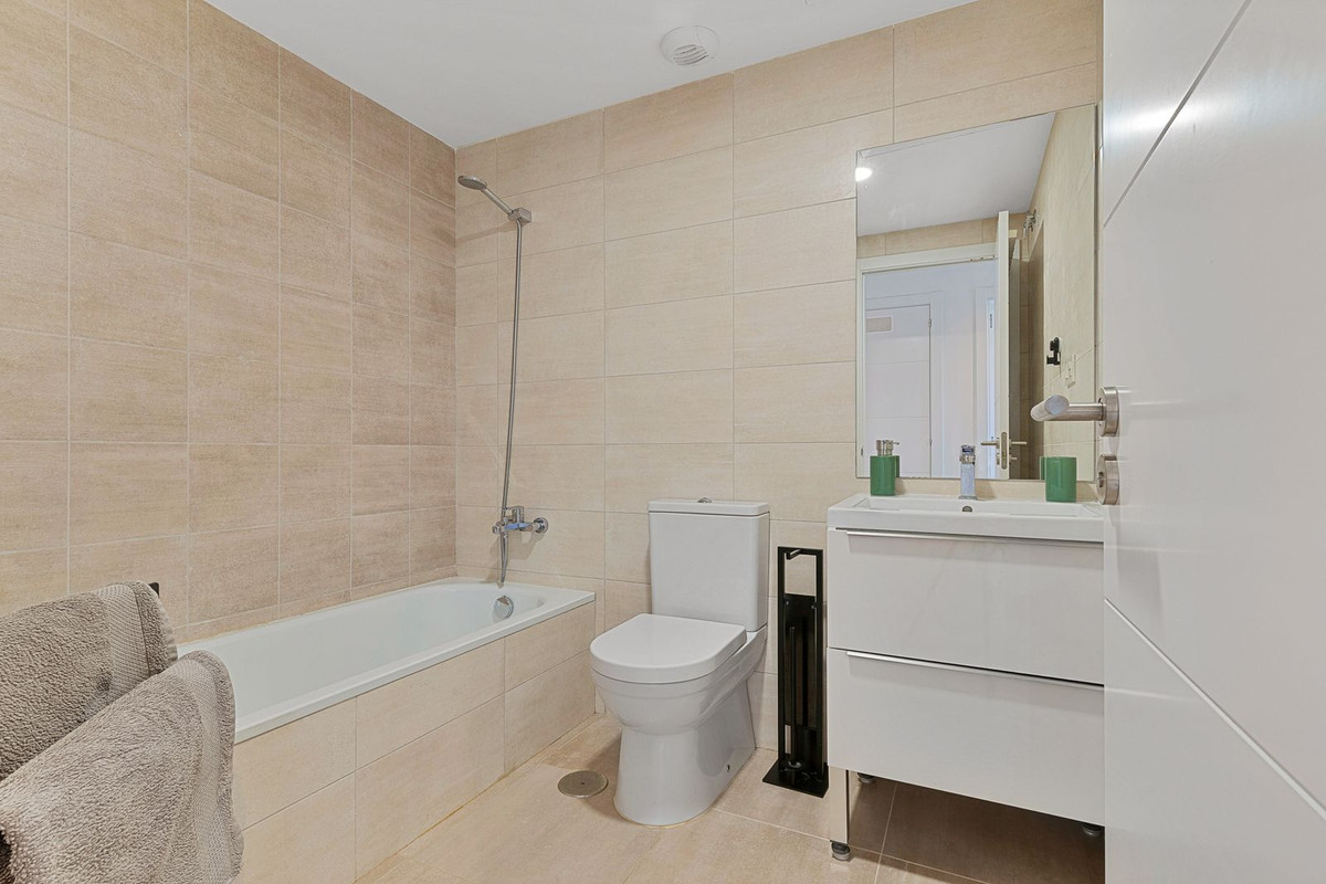 Appartement te koop in El Faro | 3 slaapkamers H5074216