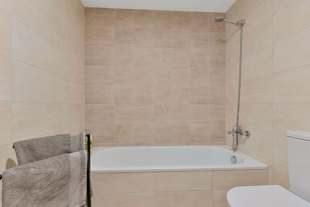Appartement te koop in El Faro | 3 slaapkamers H5074216