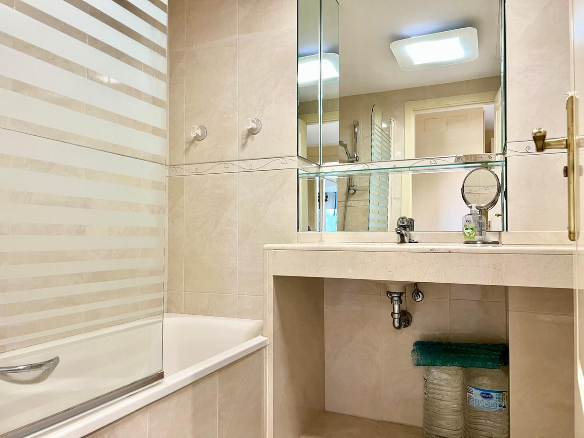 Appartement te koop in El Faro | 2 slaapkamers H5401084