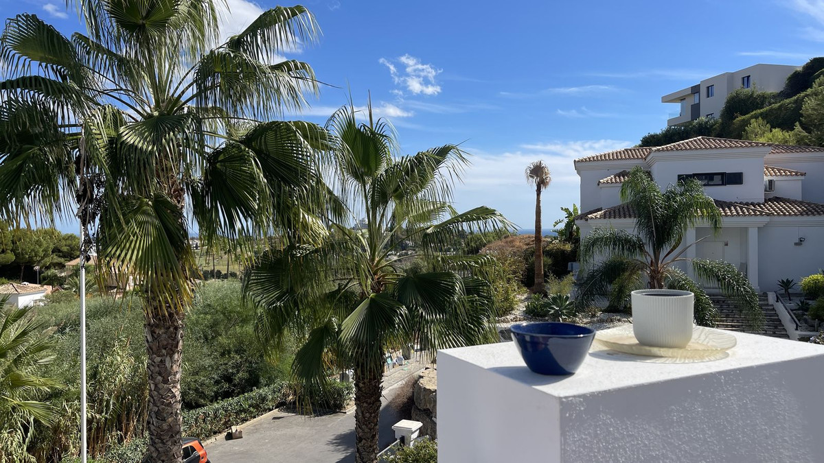 Appartement te koop in El Paraiso | 3 slaapkamers H5020621