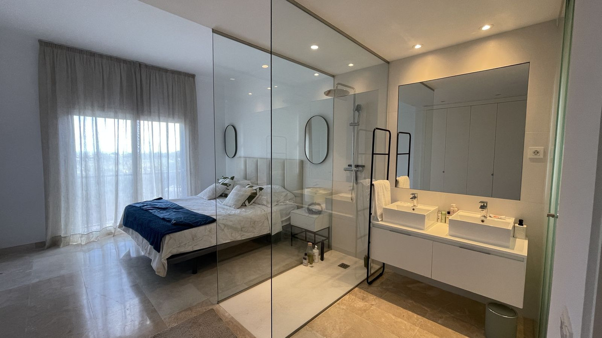 Appartement te koop in El Paraiso | 3 slaapkamers H5020621