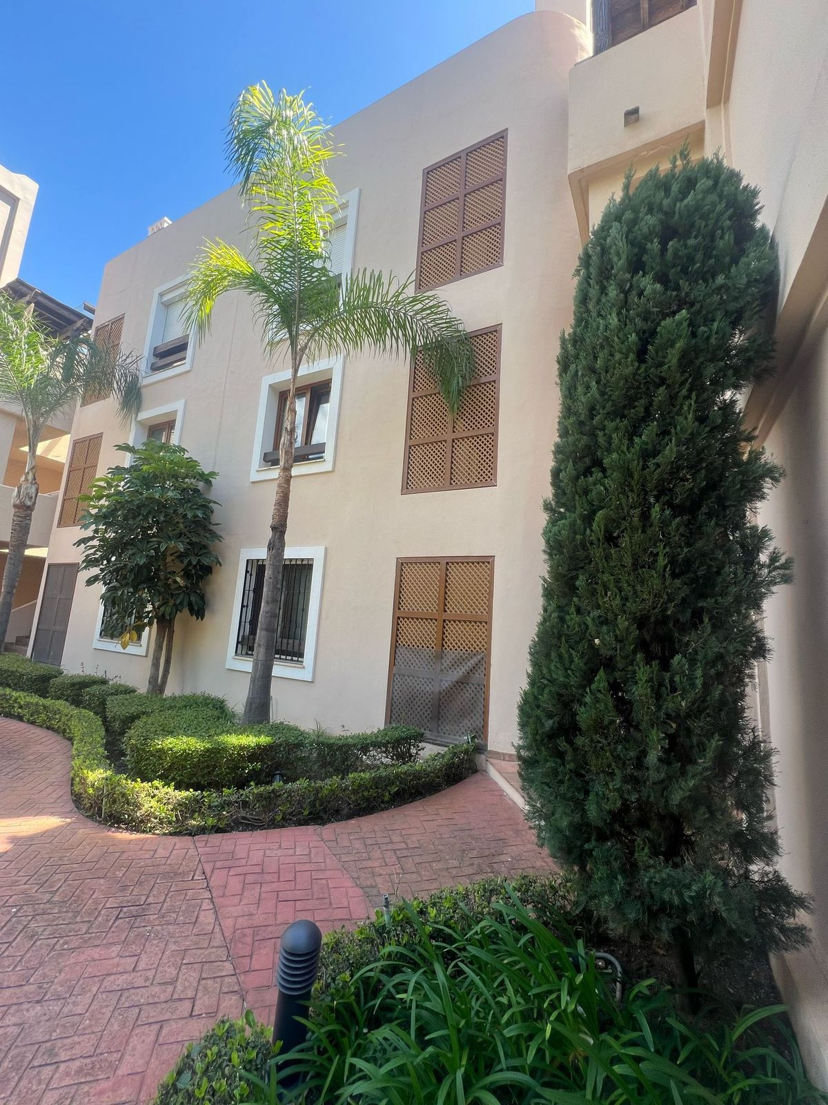 Begane grond appartement in El Paraiso-22
