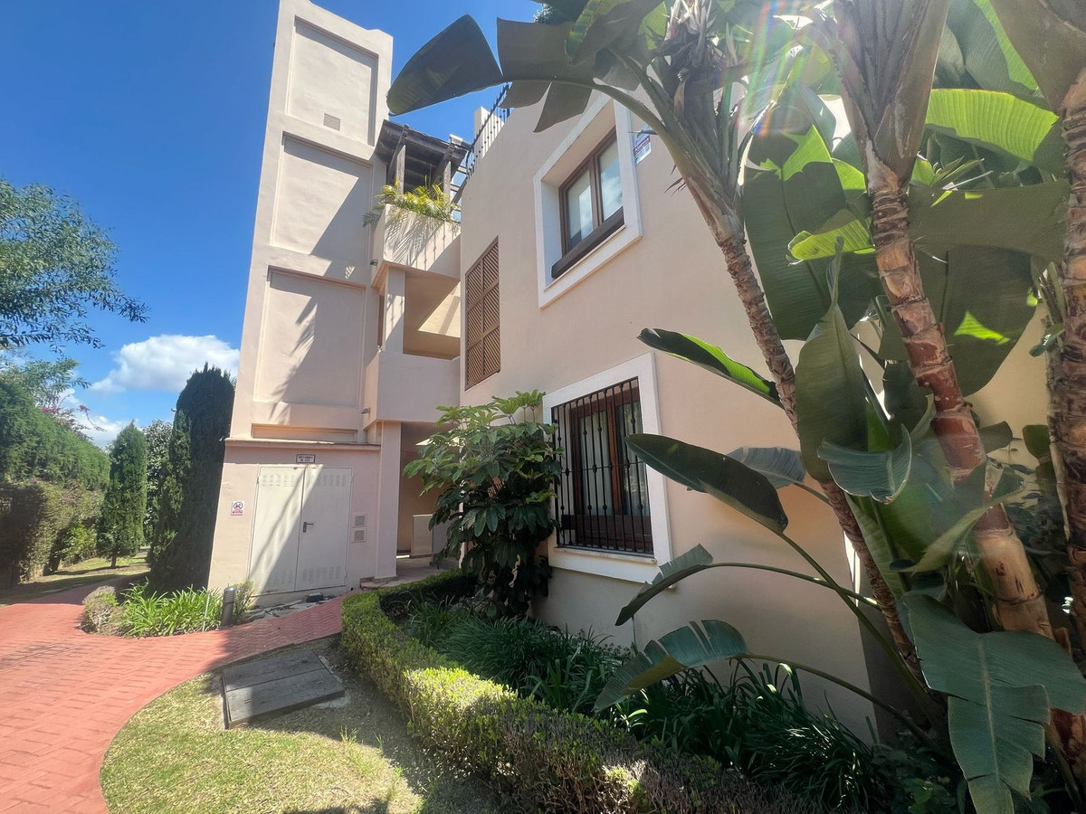 Begane grond appartement in El Paraiso-23