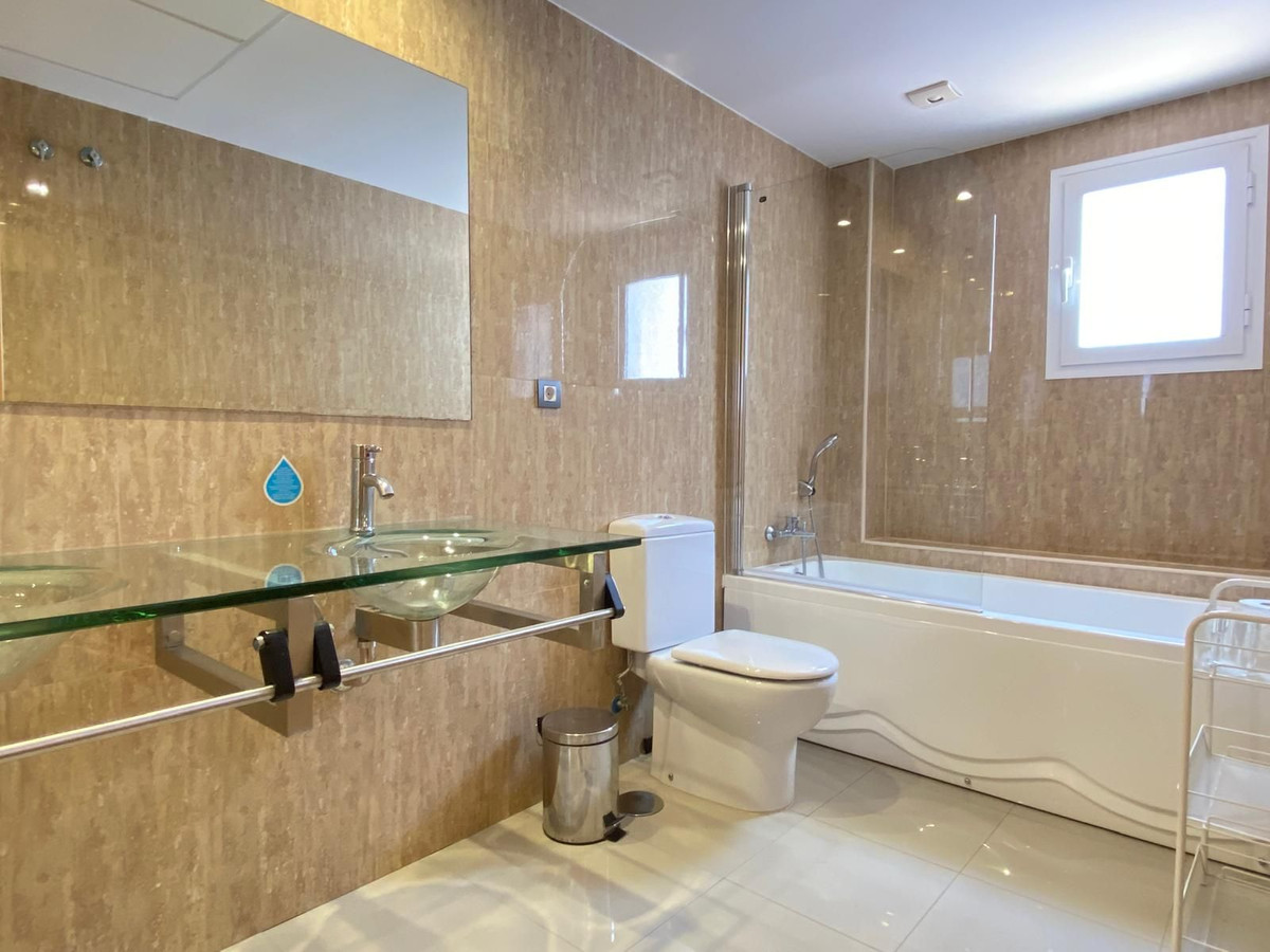 Appartement te koop in El Paraiso | 3 slaapkamers H5073313
