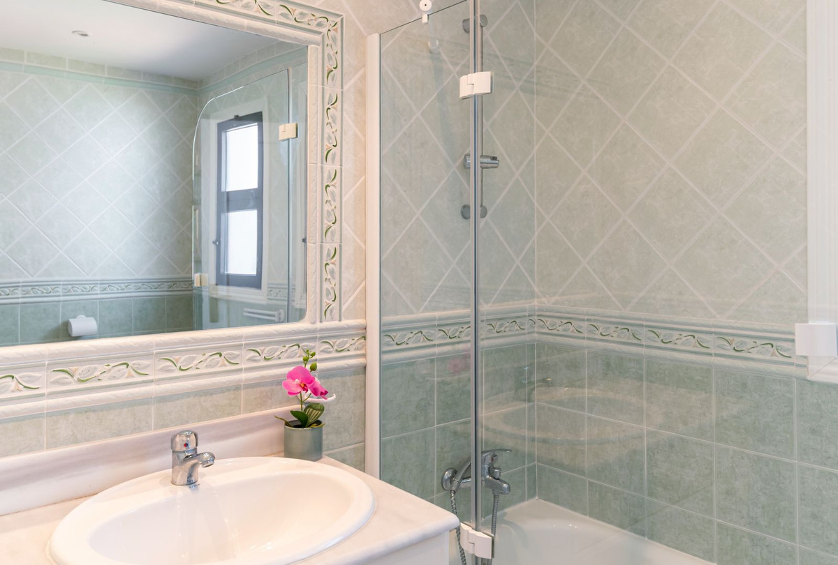Apartment for sale in El Paraiso | 2 bedrooms H5075278