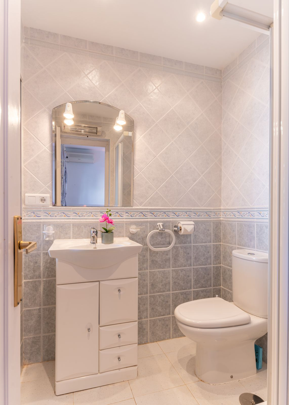 Apartment for sale in El Paraiso | 2 bedrooms H5075278