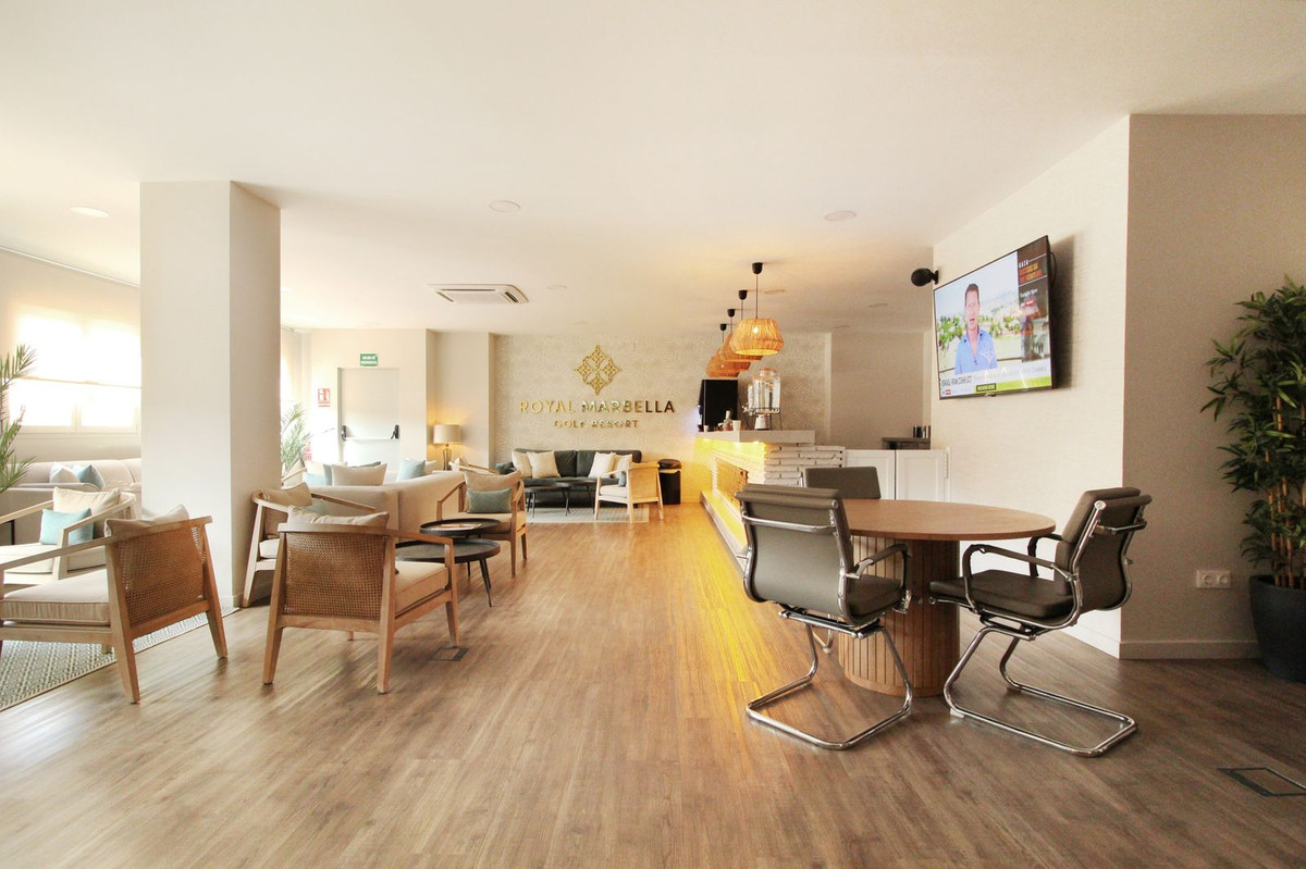 Appartement te koop in El Paraiso | 2 slaapkamers H5076178
