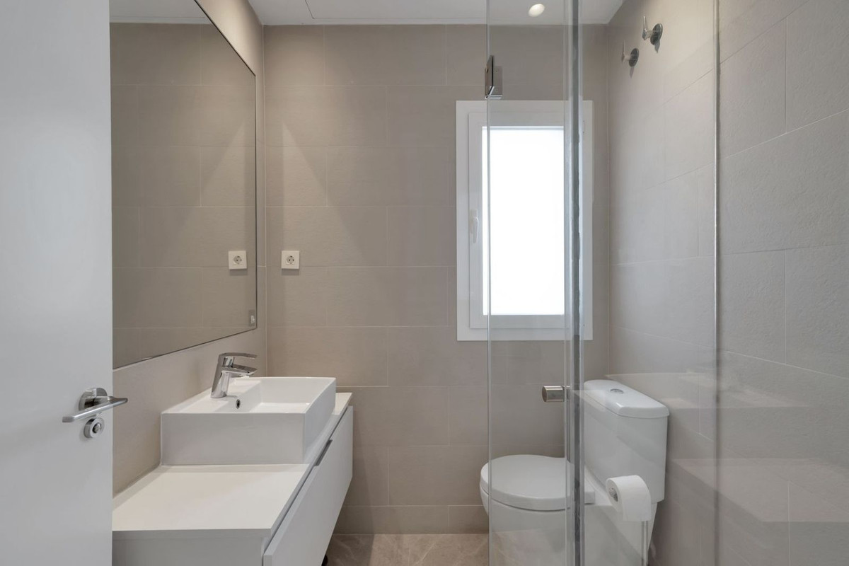 Appartement te koop in El Paraiso | 3 slaapkamers H5079178