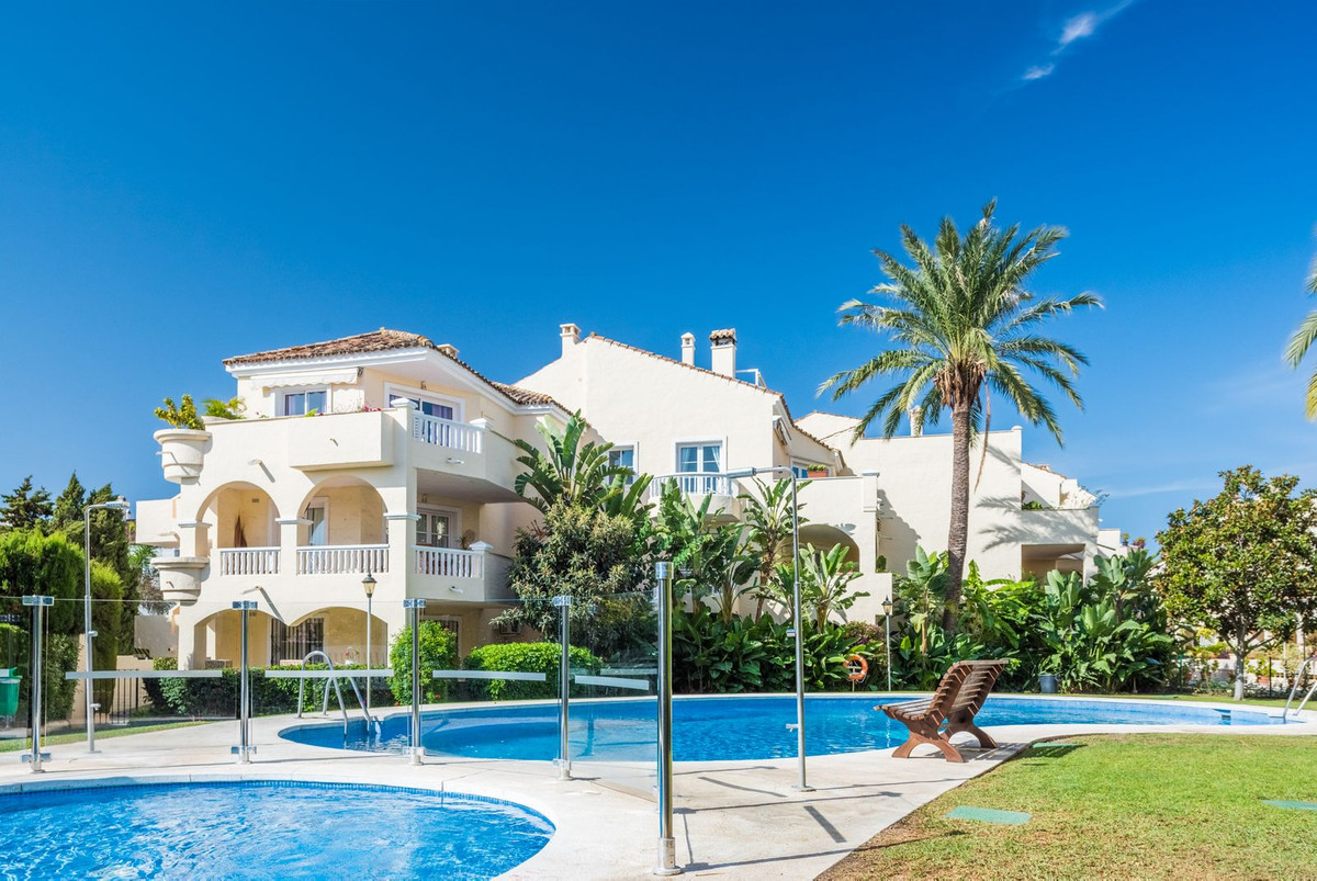 Appartement te koop in El Paraiso | 3 slaapkamers H5084116