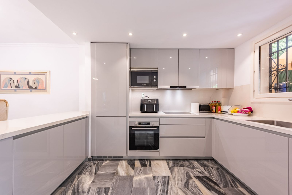 Appartement te koop in El Paraiso | 3 slaapkamers H5084116