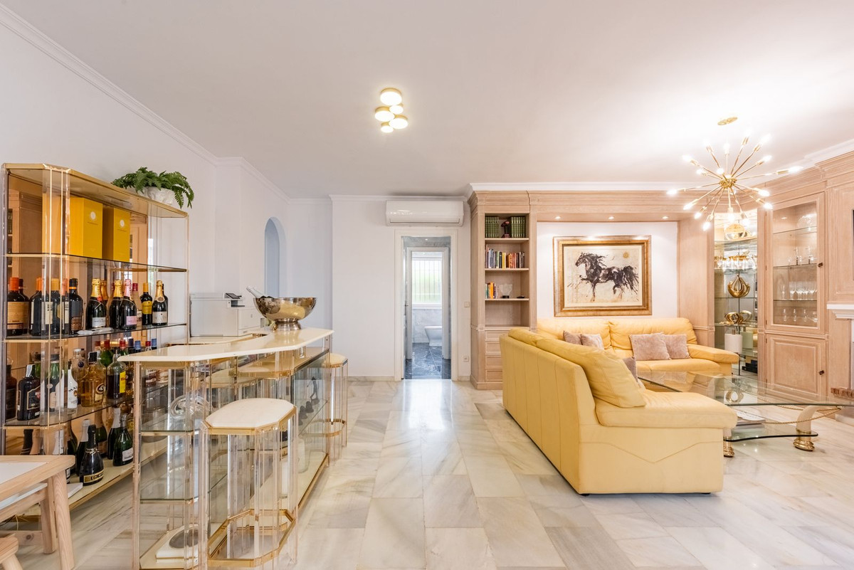 Appartement te koop in El Paraiso | 3 slaapkamers H5084116