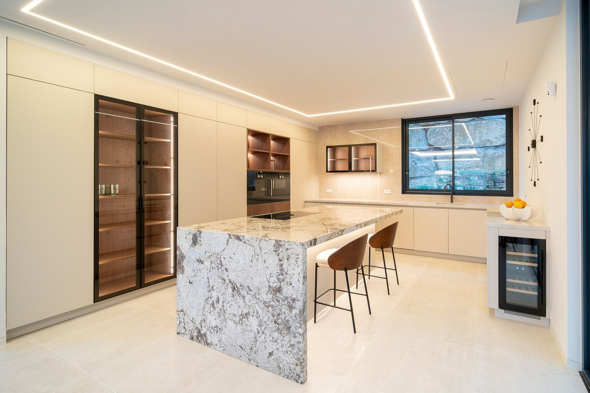 Huis te koop in El Paraiso | 6 slaapkamers H5118037