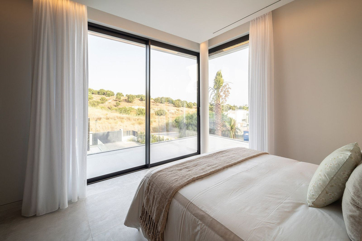 Huis te koop in El Paraiso | 6 slaapkamers H5118037