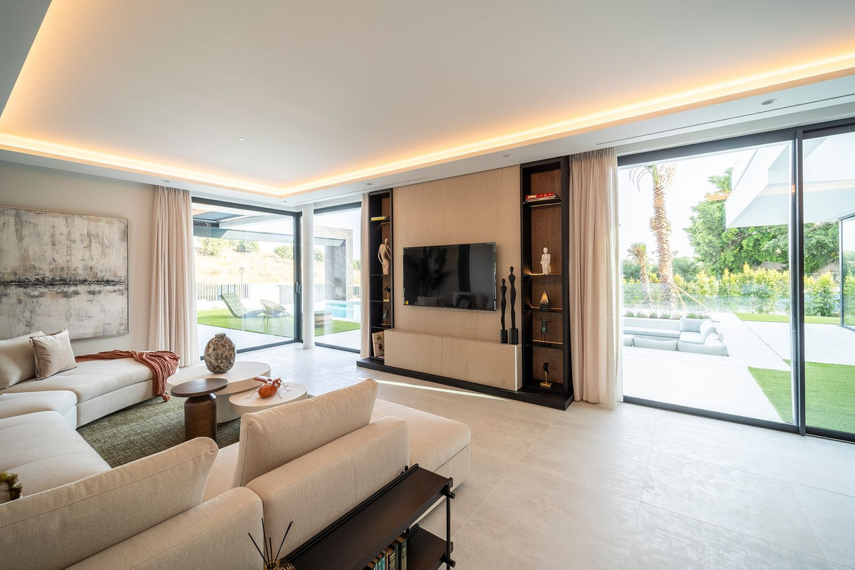 Huis te koop in El Paraiso | 6 slaapkamers H5118037