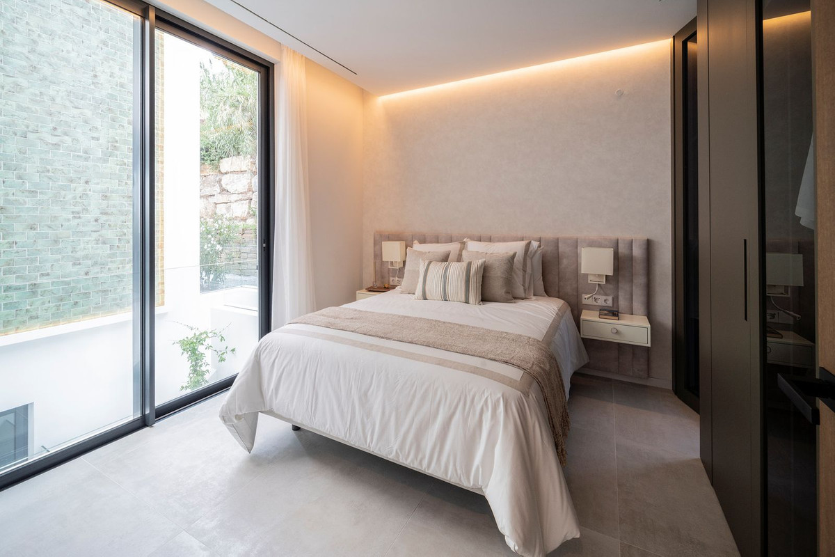 Huis te koop in El Paraiso | 6 slaapkamers H5118037