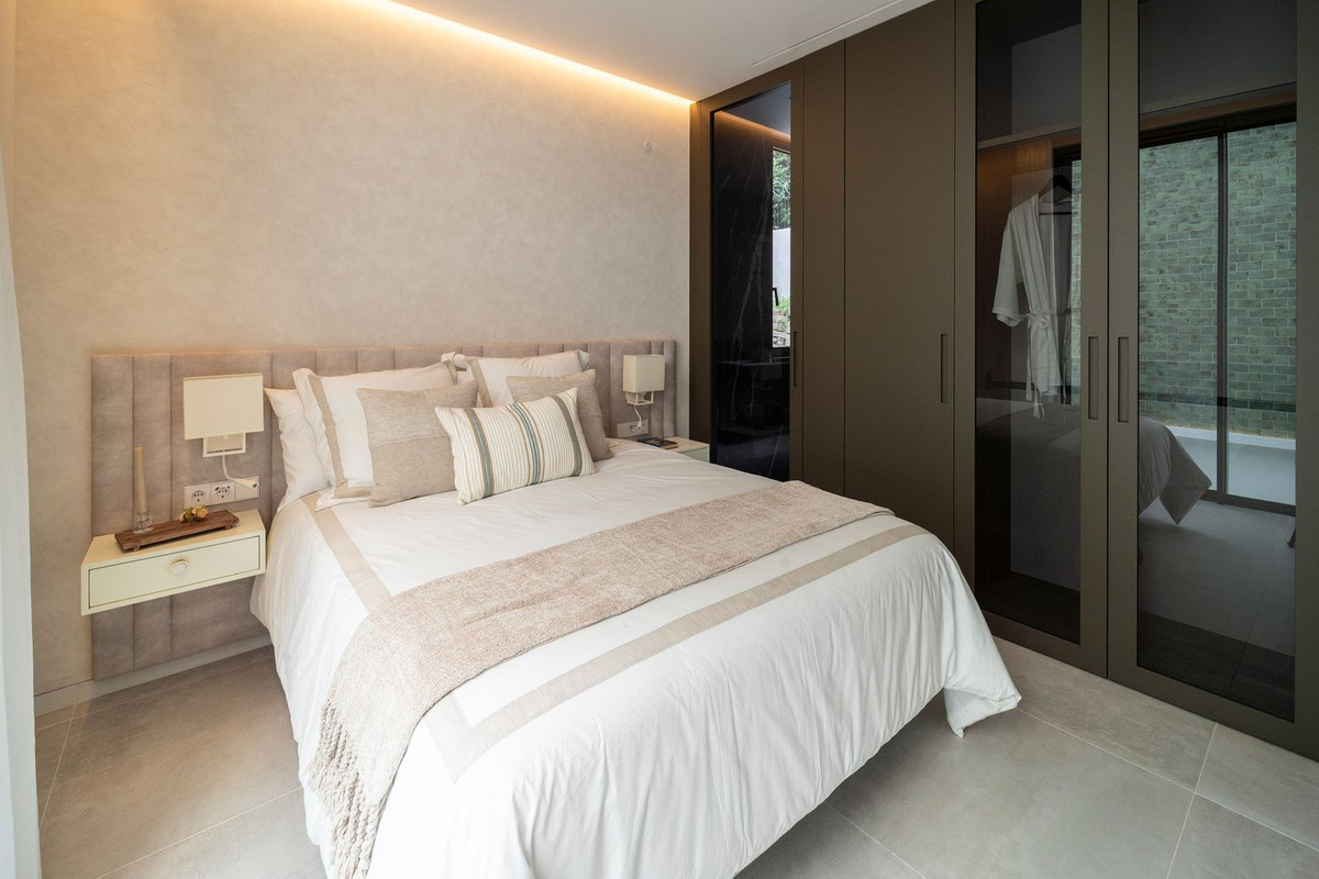 Huis te koop in El Paraiso | 6 slaapkamers H5118037