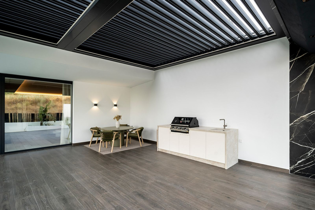 Huis te koop in El Paraiso | 6 slaapkamers H5118037