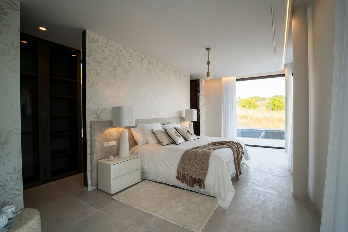 Huis te koop in El Paraiso | 6 slaapkamers H5118037