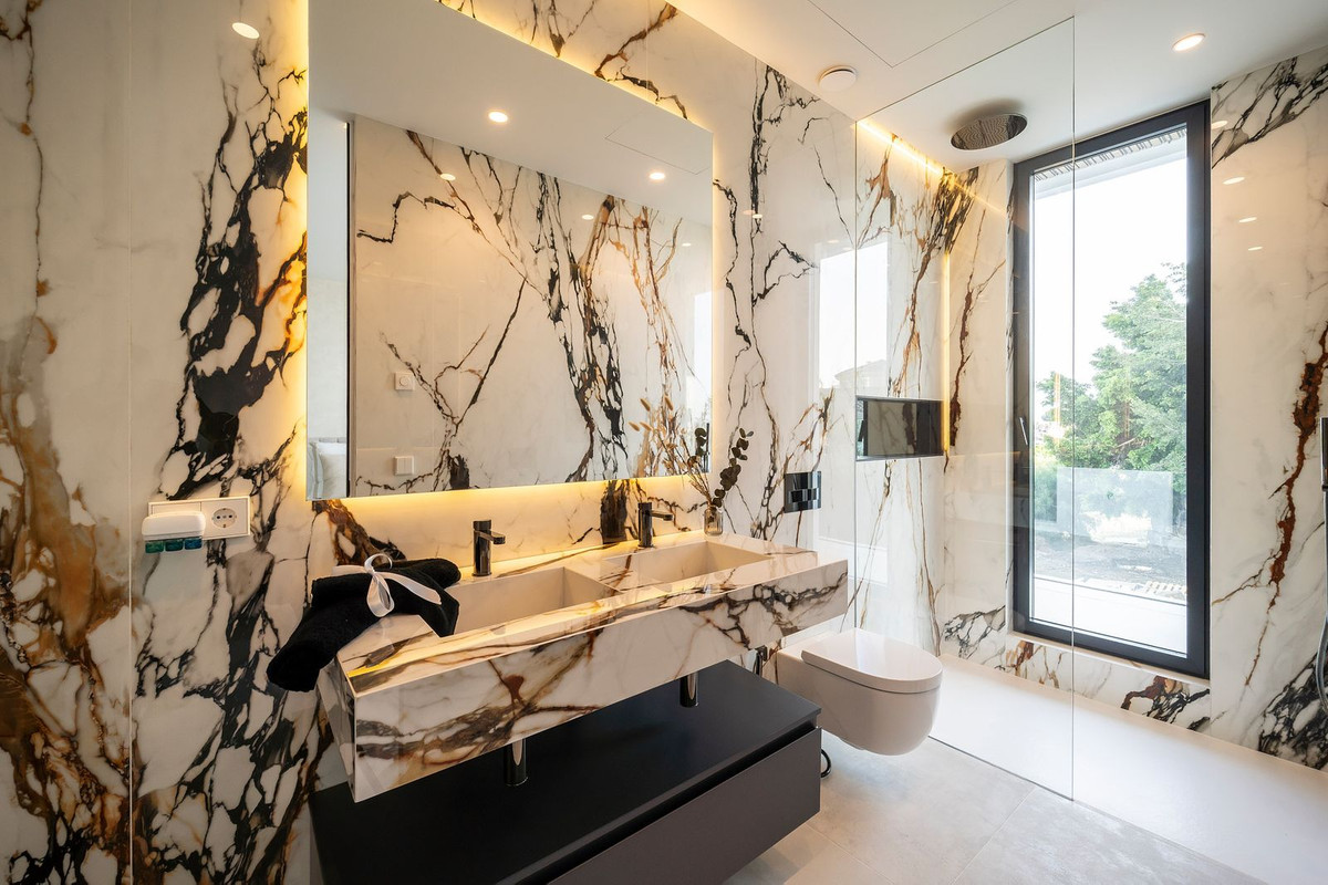 Huis te koop in El Paraiso | 6 slaapkamers H5118037