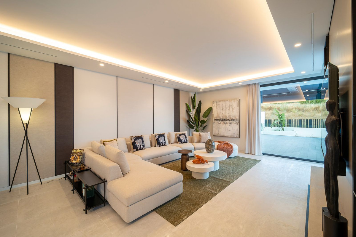 Huis te koop in El Paraiso | 6 slaapkamers H5118037