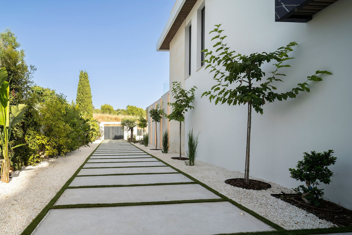 Huis te koop in El Paraiso | 6 slaapkamers H5118037