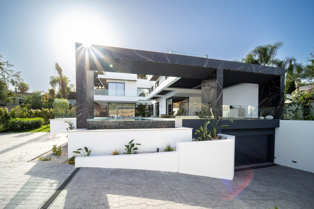 Huis te koop in El Paraiso | 6 slaapkamers H5118037