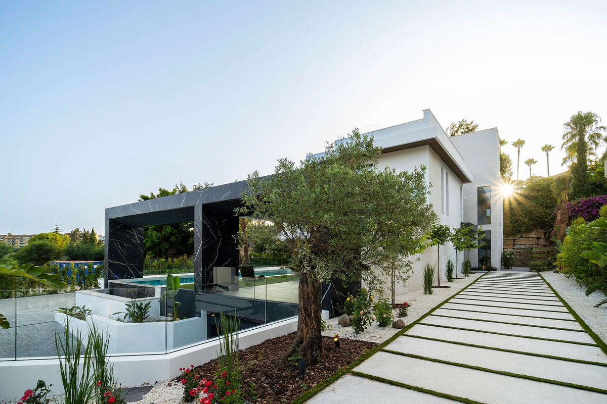 Huis te koop in El Paraiso | 6 slaapkamers H5118037