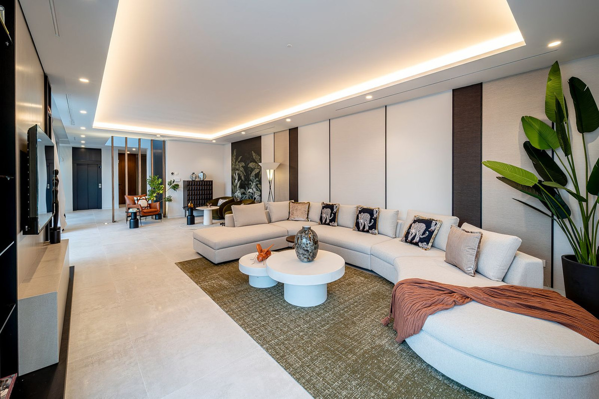 Huis te koop in El Paraiso | 6 slaapkamers H5118037