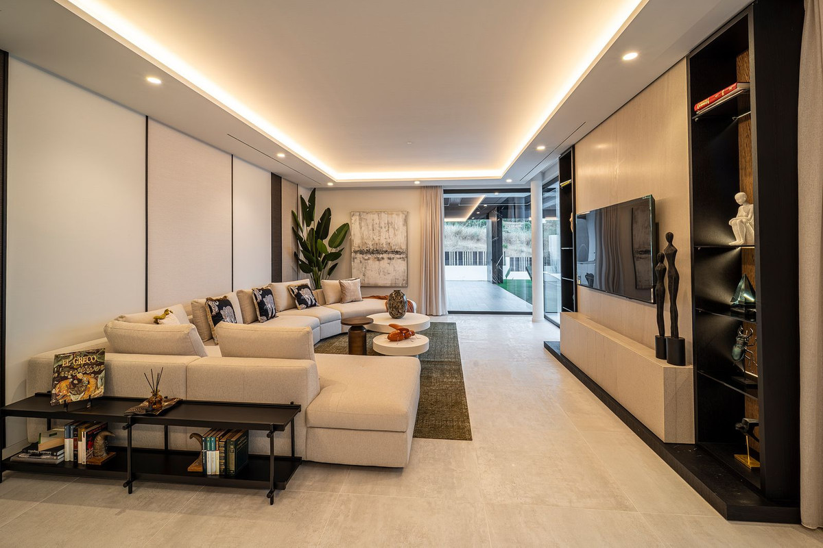 Huis te koop in El Paraiso | 6 slaapkamers H5118037