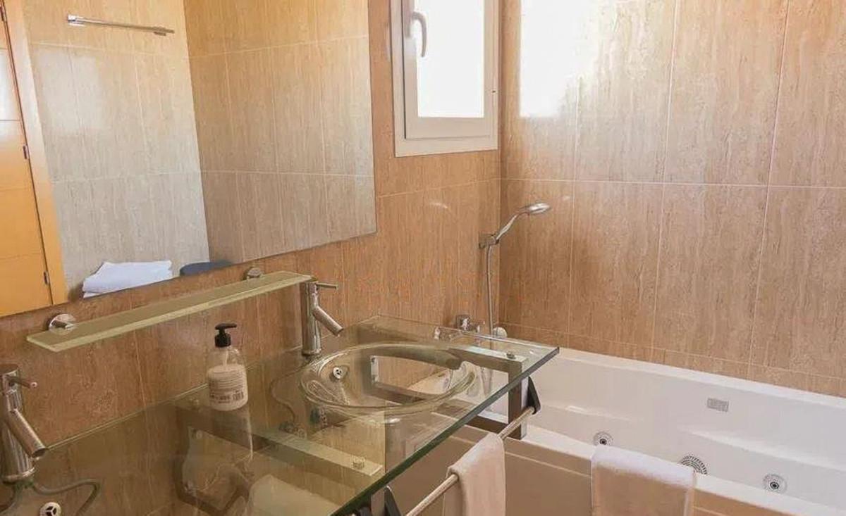 Appartement te koop in El Paraiso | 2 slaapkamers H5120521