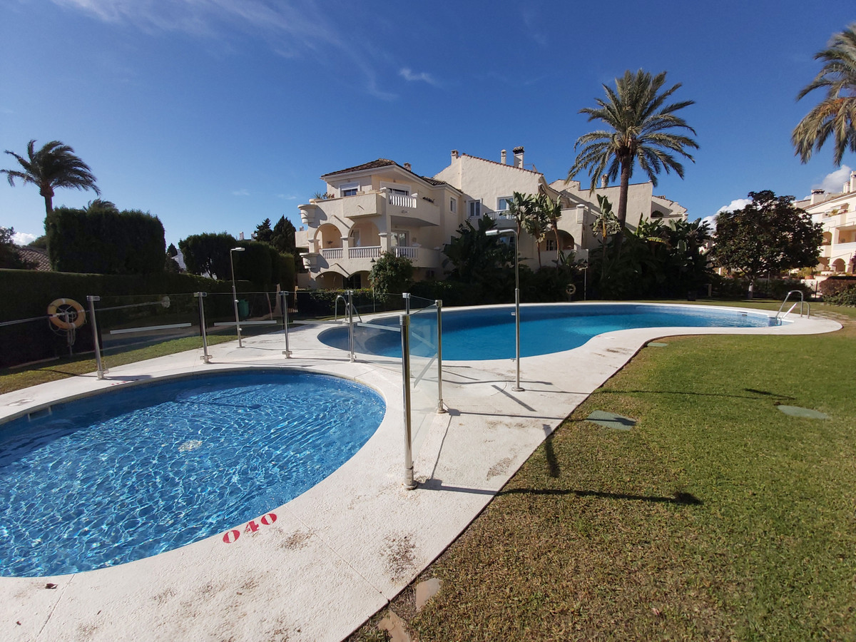 Appartement te koop in El Paraiso | 2 slaapkamers H5121997